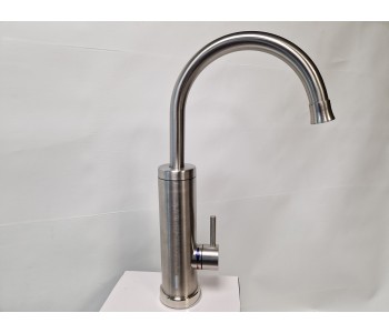 Tūlītējs ūdens sildītājs ar LED temp. ind.,ner.t.k. un sleg. sildelementu (3.0kW)BEF-003W